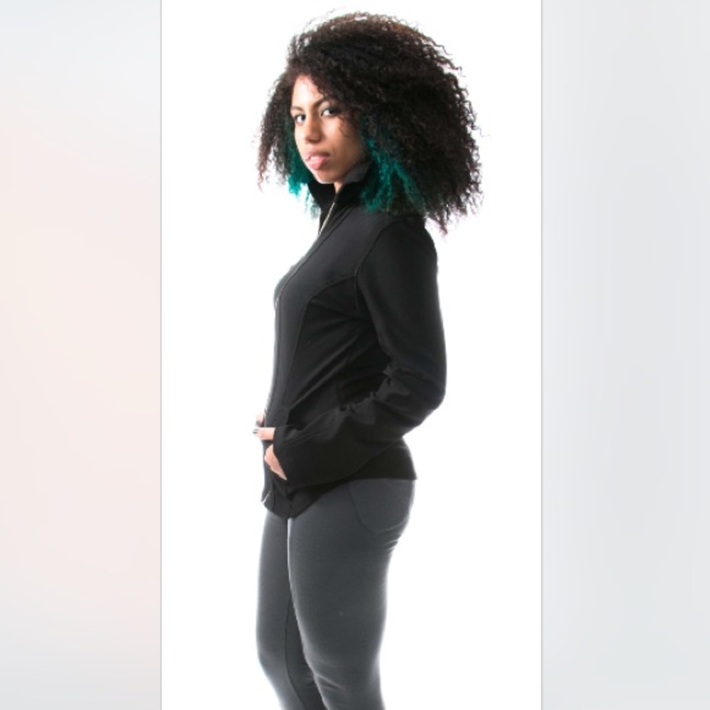 🆕 Eyanatia Curvy Contour Black Jacket
